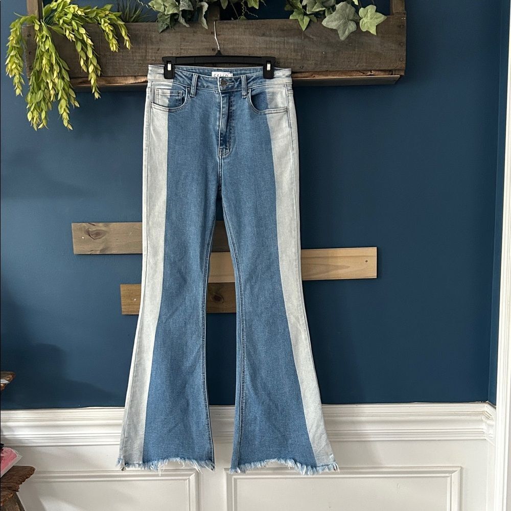 Cello Two-Tone Blue Flare Jeans Sz 7 NWOT